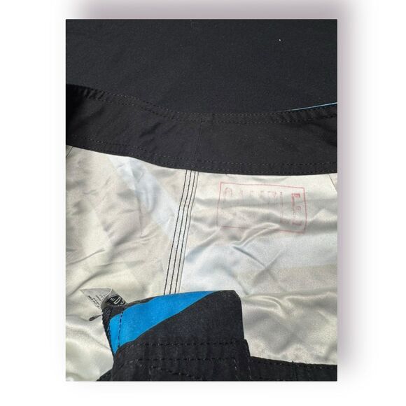 Volcom Blue Yellow‎ Board Shorts Size 32" Swim Trunks Retro Beach Shorts Y2K - Picture 4 of 5